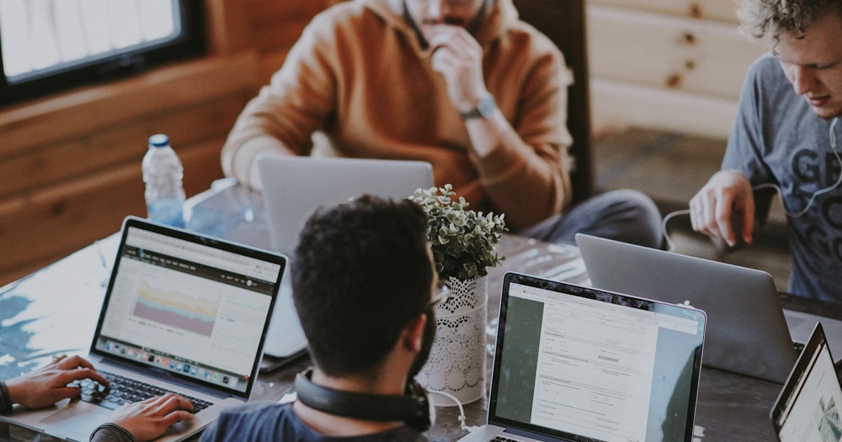 Como Precificar Produtos Digitais: Guia Prático com Exemplos